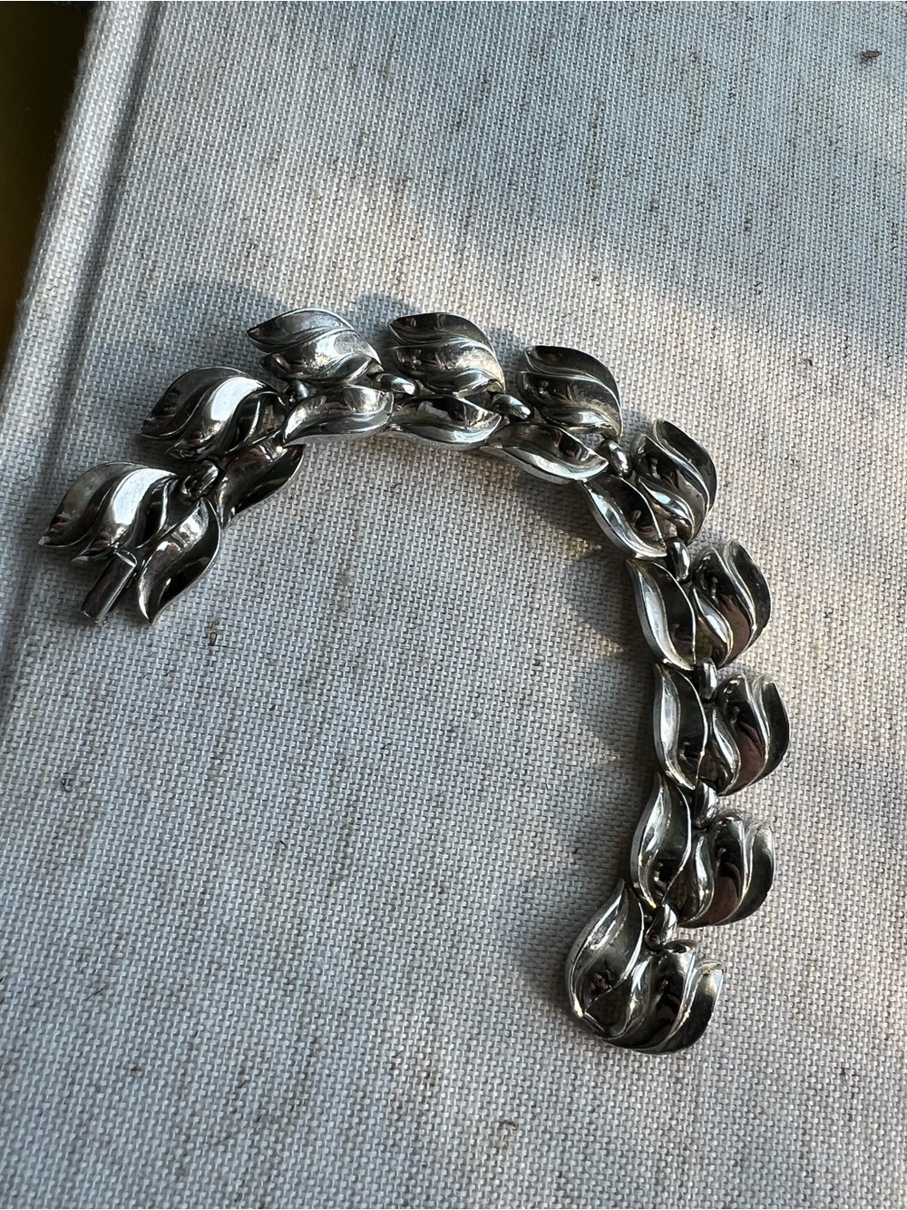 Vintage Silver Tone Trifari Leaf Link Bracelet